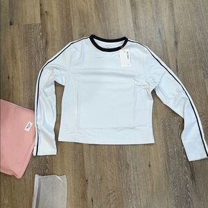 ReoRia white Top with Black Accents